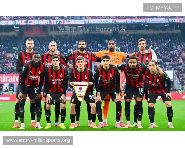 最新AC米兰比赛现场图片集锦，感受红黑军团的激情与荣耀瞬间